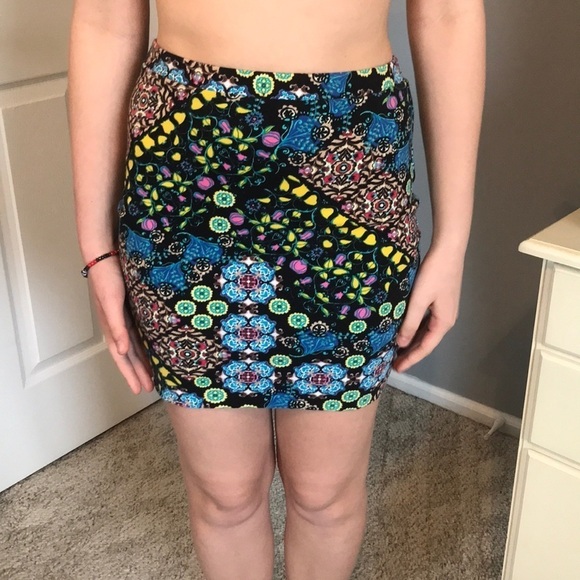 Lily White colorful tight skirt, Size M - Picture 1 of 3